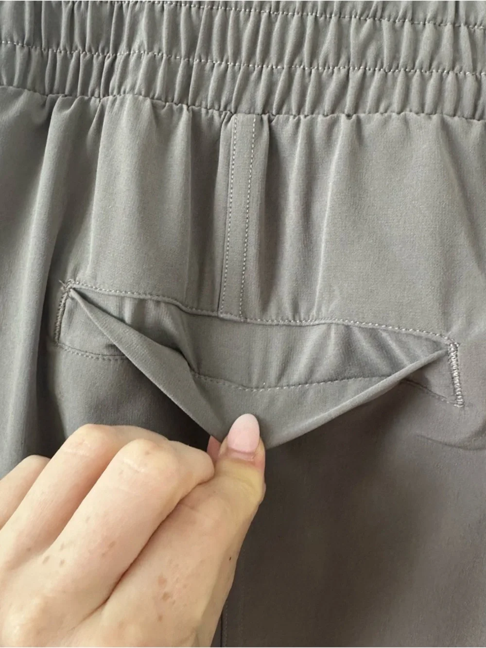 Spanx Out Of Office Cargo Joggers Sweatpants Smoke Taupe Brown Drawstring Small - Picture 11 of 13